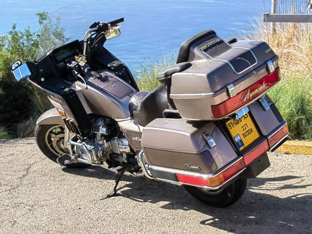 מודעת רכב הונדה GL1200 גולד-ווינג