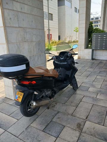 מודעת רכב פיאג'ו MP3 500
