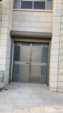 אדמונית 1