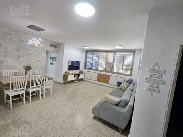שלומציון המלכה 12