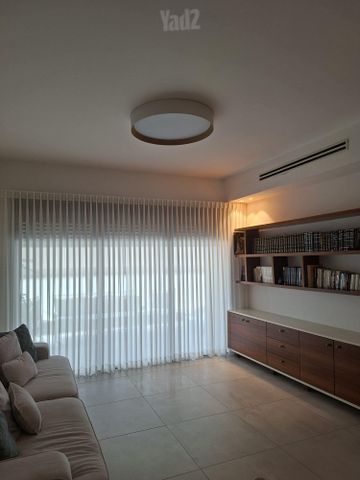 נעמי שמר 6