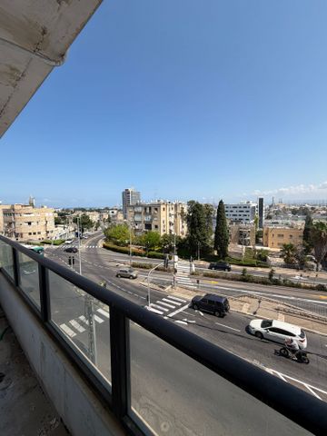 דרך יד לבנים 12