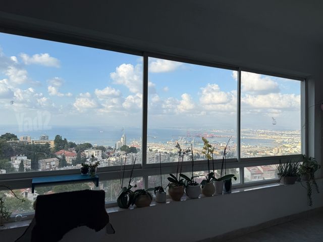 חנה סנש 1
