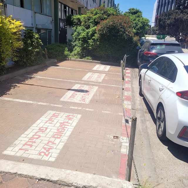 חנויות/ שטח מסחרי