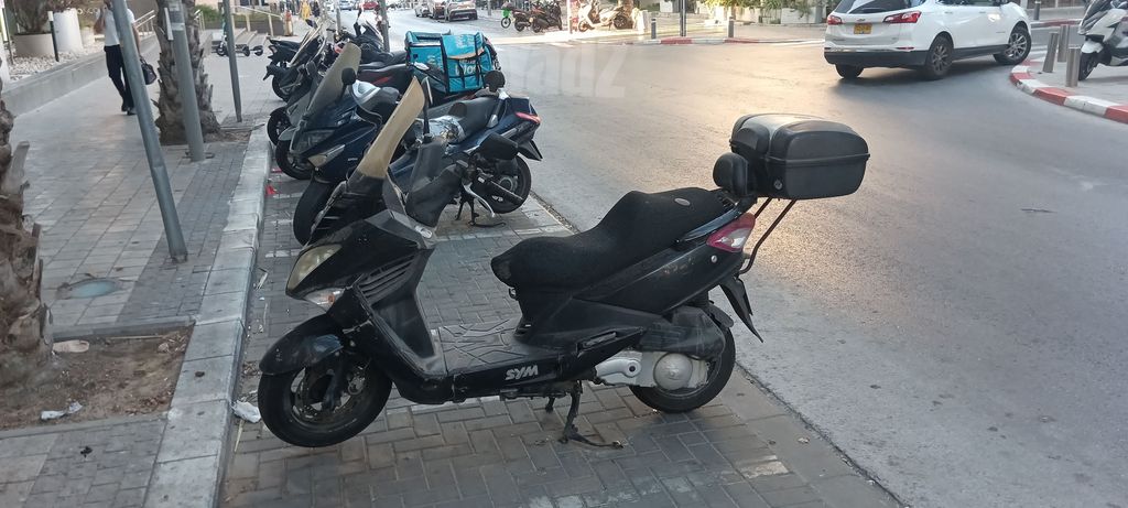 מודעת רכב סאן יאנג ג'וי רייד 200