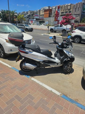 מודעת רכב פיאג'ו MP3 300