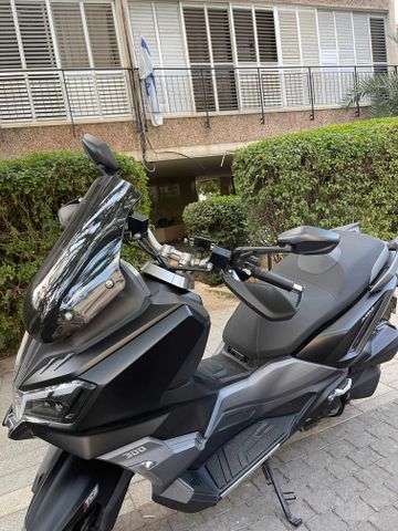 מודעת רכב סאן יאנג ADX 300
