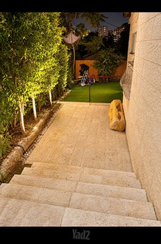 דו משפחתי למכירה בירושלים — 2