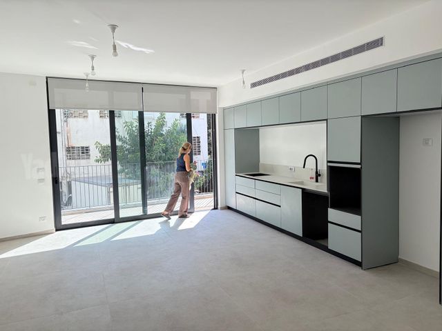 בצלאל 28