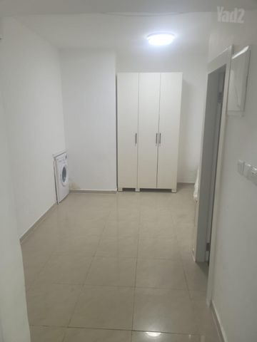 בן ציון 24