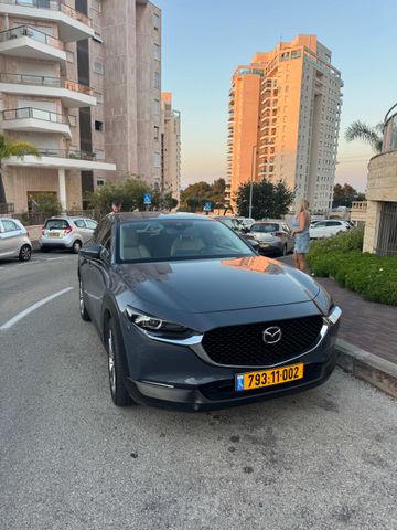 מודעת רכב מאזדה CX-30
