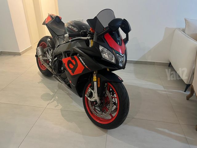 מודעת רכב אפריליה RSV4R