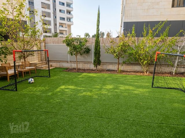 דבורה עומר 8