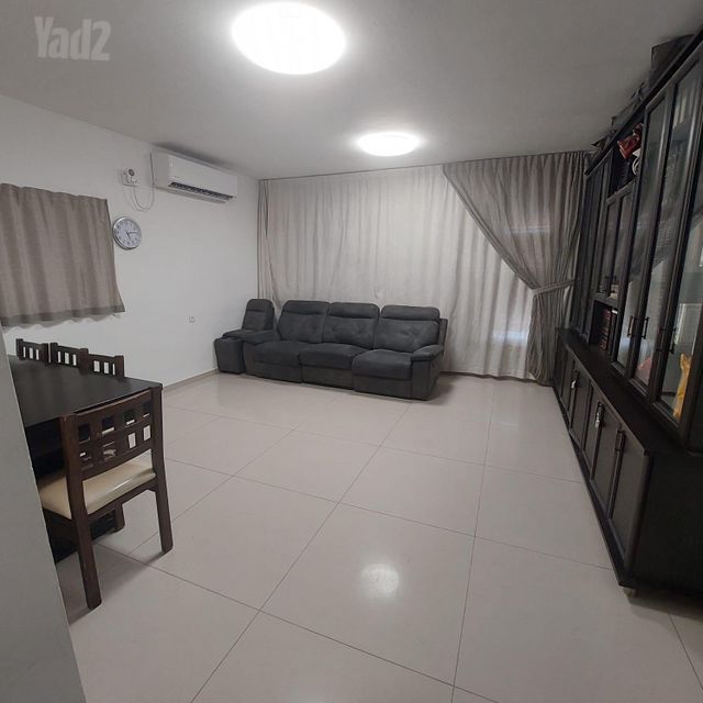 מנשה קפרא 61