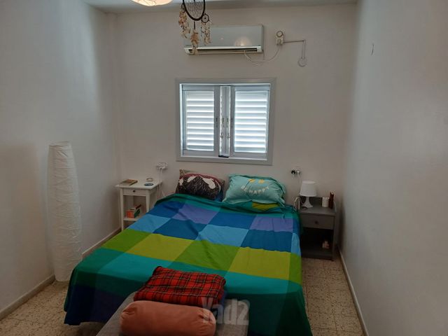 עזרא 25