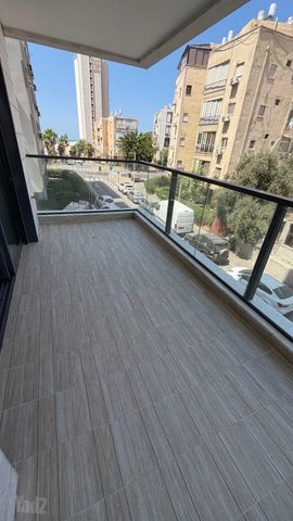 חנה סנש 22