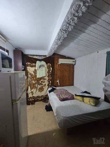 Holon, Israel 7