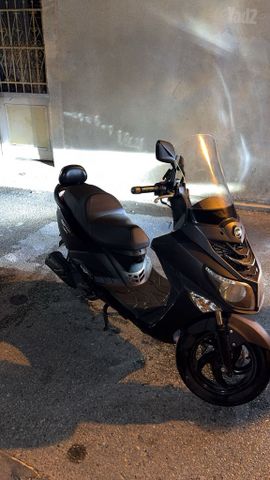 מודעת רכב סאן יאנג ג'וי רייד 200
