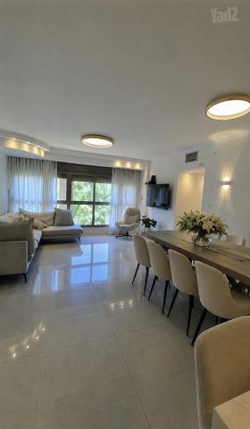 יוני נתניהו 26
