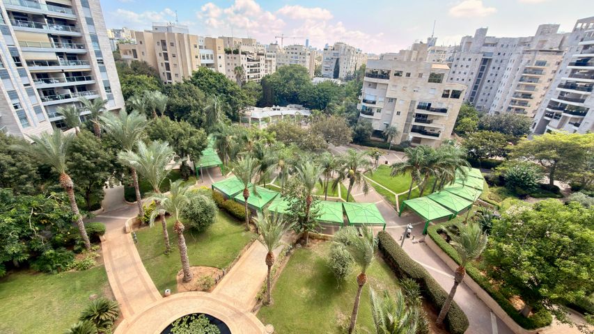 הגוש הגדול, רמת אביב החדשה, נופי ים