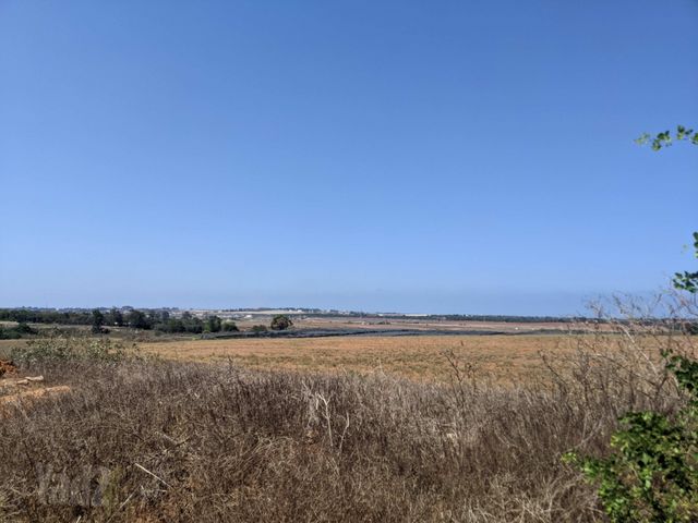 מגרשים