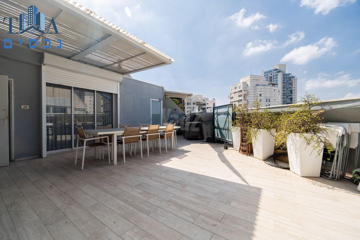 Givatayim, Israel 10