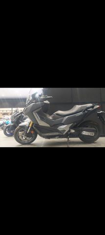מודעת רכב סאן יאנג ADX400
