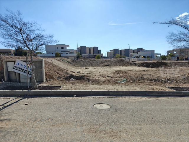 בנימין 18