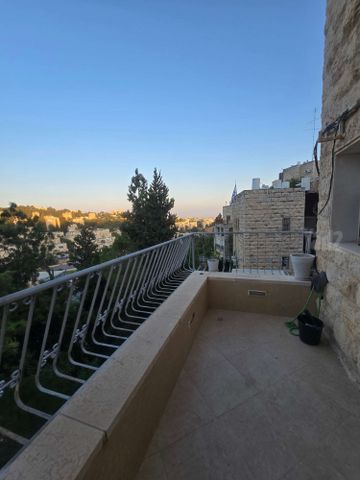 דירה למכירה בירושלים (תיווך) — 2