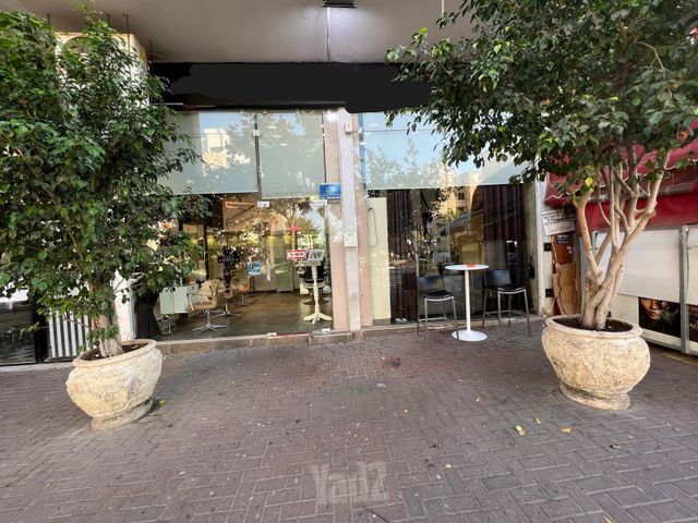 חנויות/ שטח מסחרי