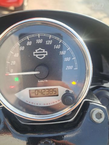 מודעת רכב הרלי דיווידסון סטריט 750