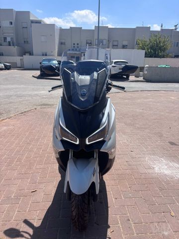 מודעת רכב סאן יאנג ג'וי-מקס Z-250