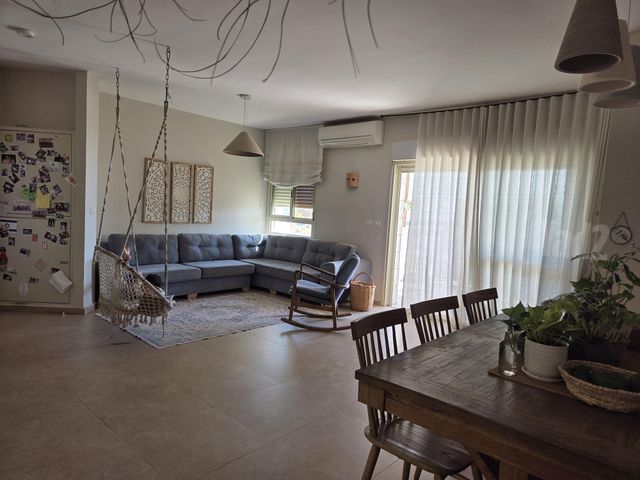 דרך נחל קדם 203