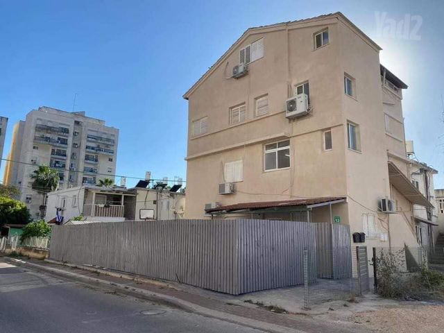 החריש 13