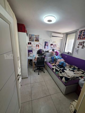גבעת התחמושת 10