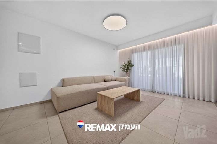 קוממיות 