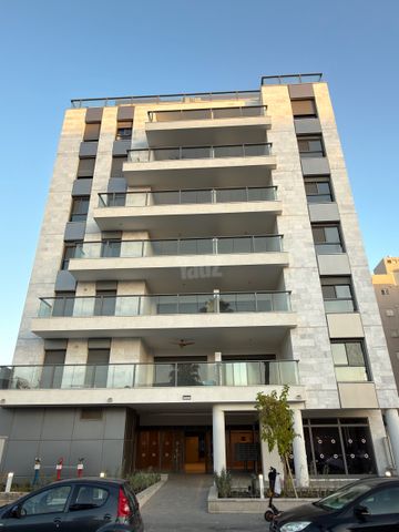 דירה, שיפר, פתח תקווה