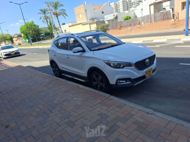 מודעת רכב אם ג'י ZS