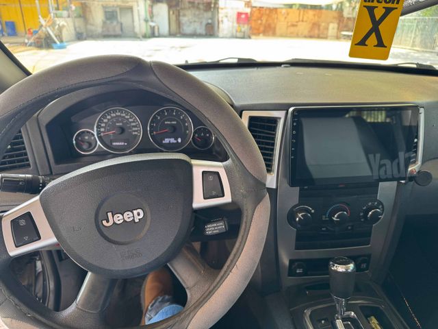 מודעת רכב ג'יפ גרנד צ'ירוקי