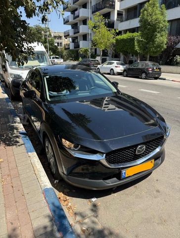 מודעת רכב מאזדה CX-30