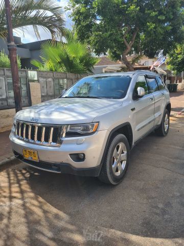 מודעת רכב ג'יפ גרנד צ'ירוקי