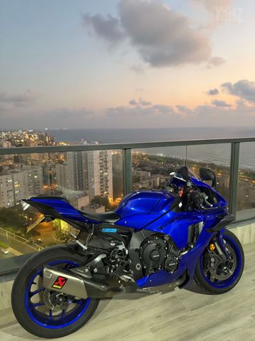 מודעת רכב ימאהה YZF-R1
