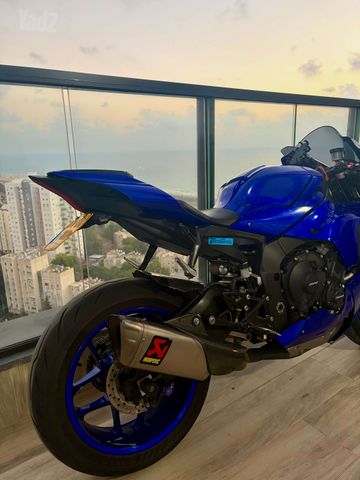 מודעת רכב ימאהה YZF-R1