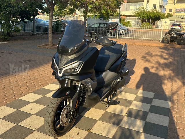 מודעת רכב סאן יאנג ADX 300