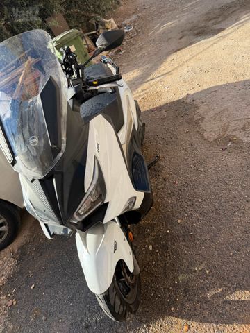 מודעת רכב סאן יאנג ג'וי-מקס Z-300