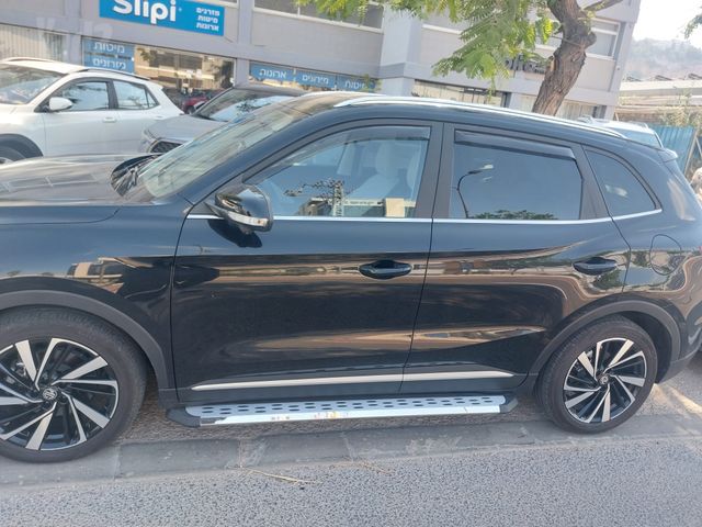 מודעת רכב אם ג'י ZS