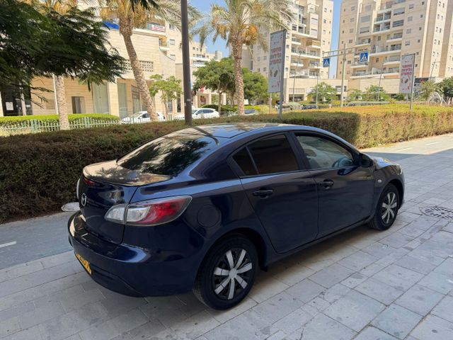 מודעת רכב מאזדה 3
