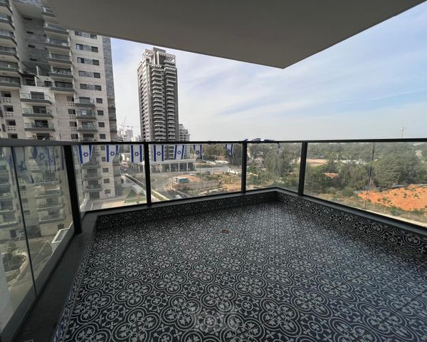 החילות 12