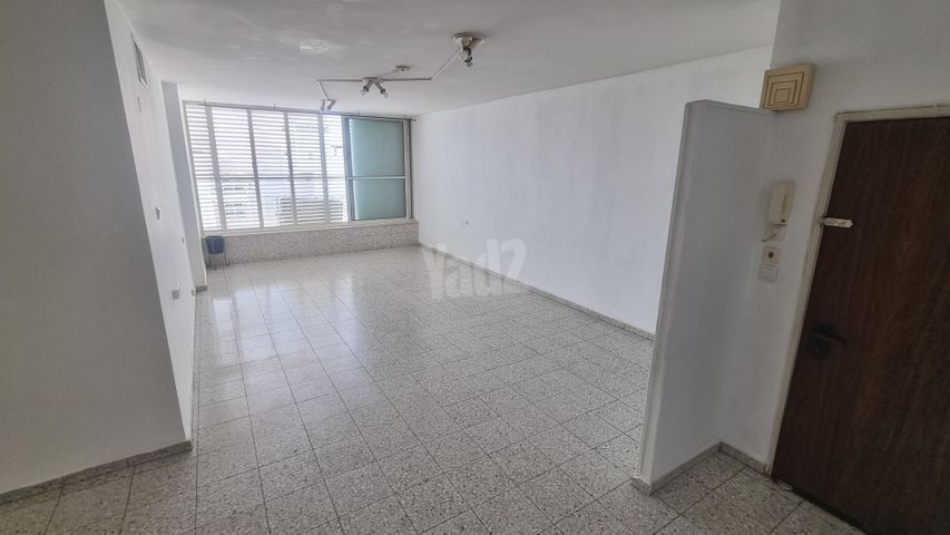 הרב לנדרס 16