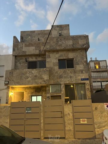 גוש חלב 7